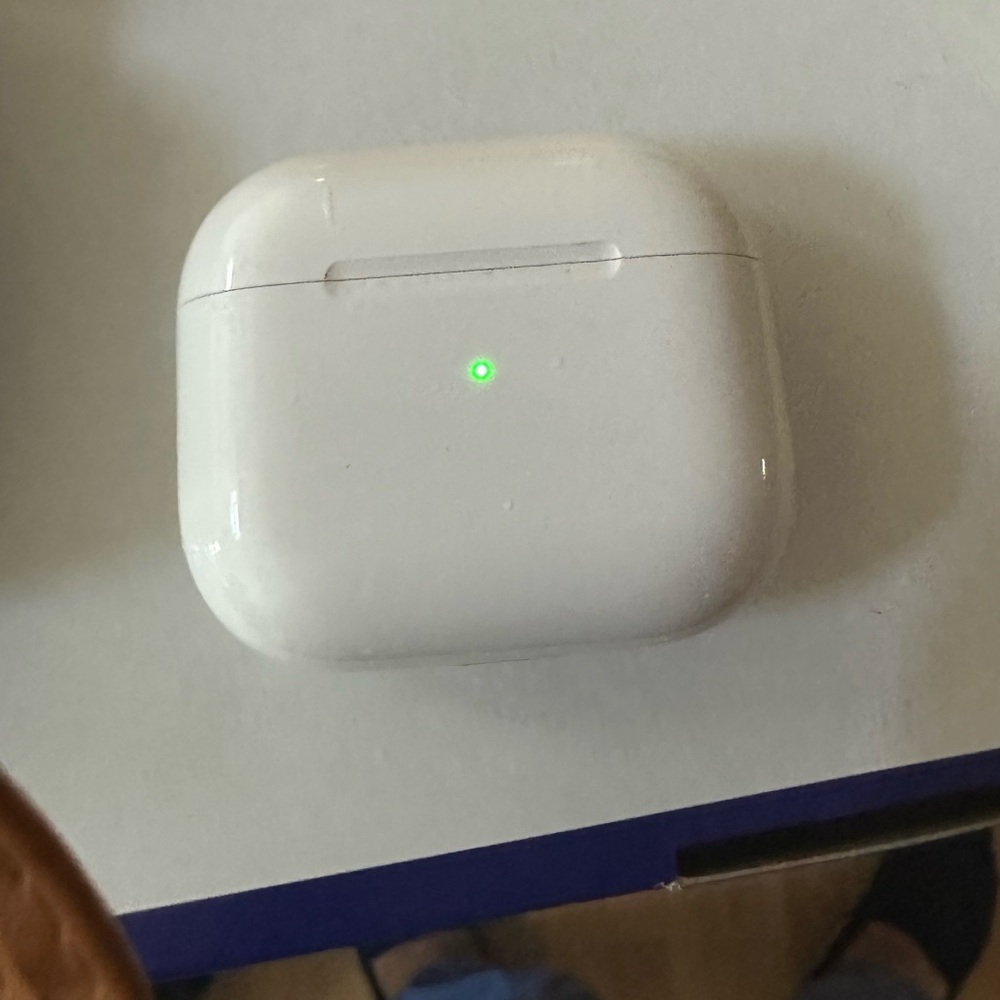 White Wireless Earbuds Charging Case